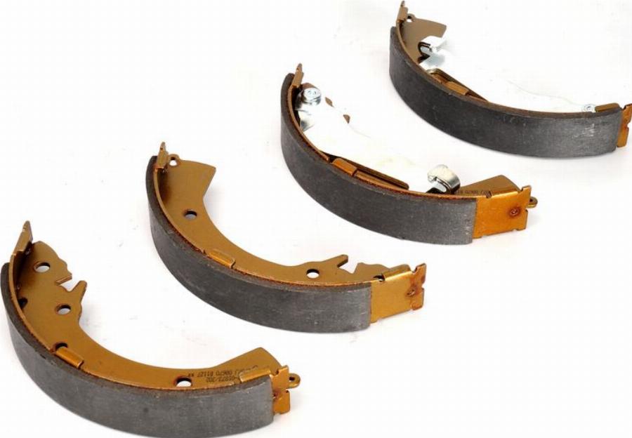 LPR 08670 - Комплект тормозных колодок, барабанные abcparts.ee